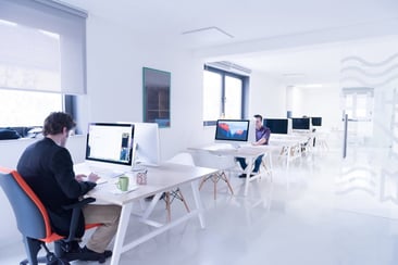 Aqoola har været med fra start. Vores workflow-platform er tænkt med kunden i fokus. Vi står klar til at hjælpe jer med at styrke jeres interne processer med vores moduler til fakturahåndtering, kontrakthåndtering og medarbejderudlæg.